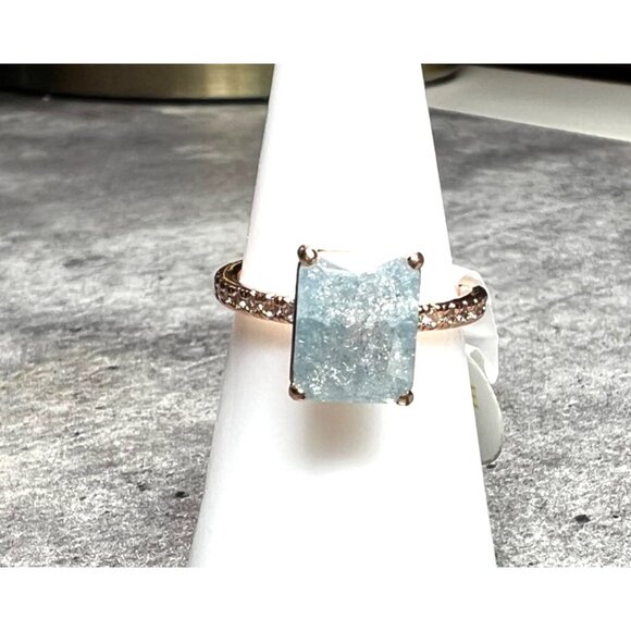 Ring Bomb Party Ring, Size 7, Aquamarine ice crystal on a rose gold color band - Picture 5 of 5